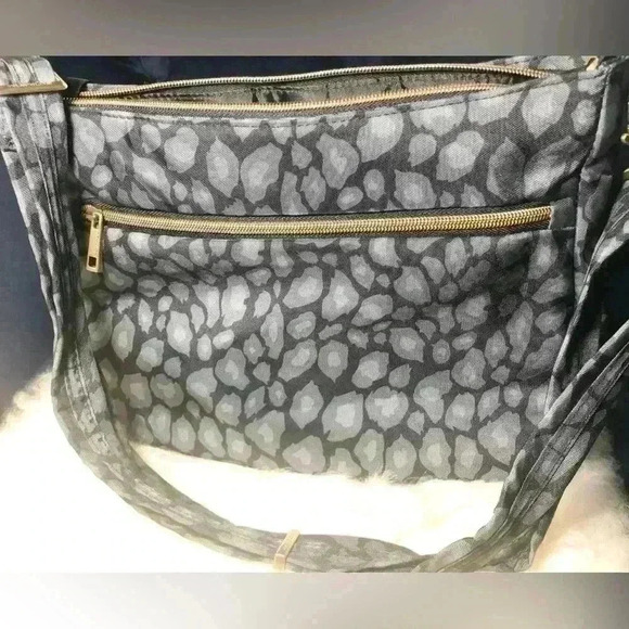 Travelon anti-theft crossbody bag with flashlight and small pouch 🔥🔥🔥🔥NWOT - Picture 2 of 3